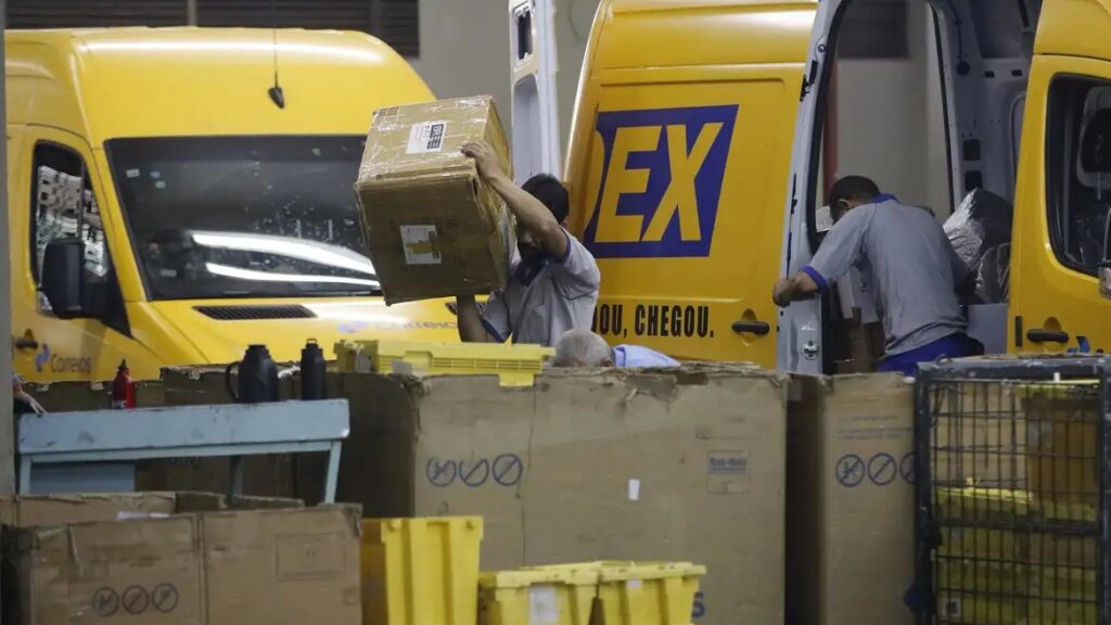 Correios admitem crise financeira por taxa das blusinhas