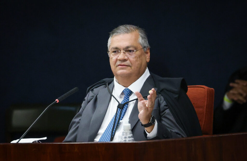 Dino arquiva parte de inquérito contra senador flagrado com dinheiro na cueca