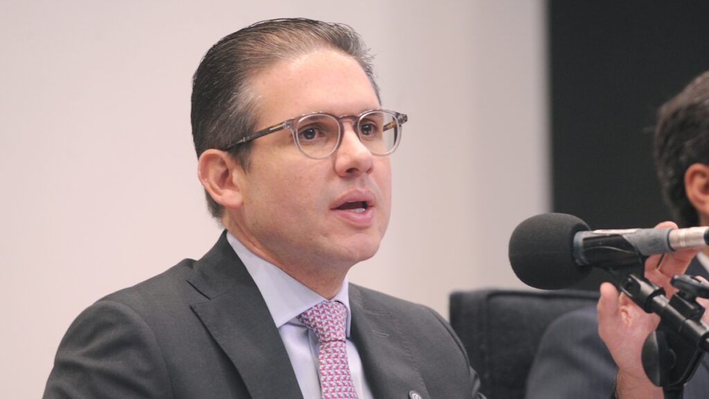 Motta diz que governo desistiu do projeto próprio da escala 6×1
