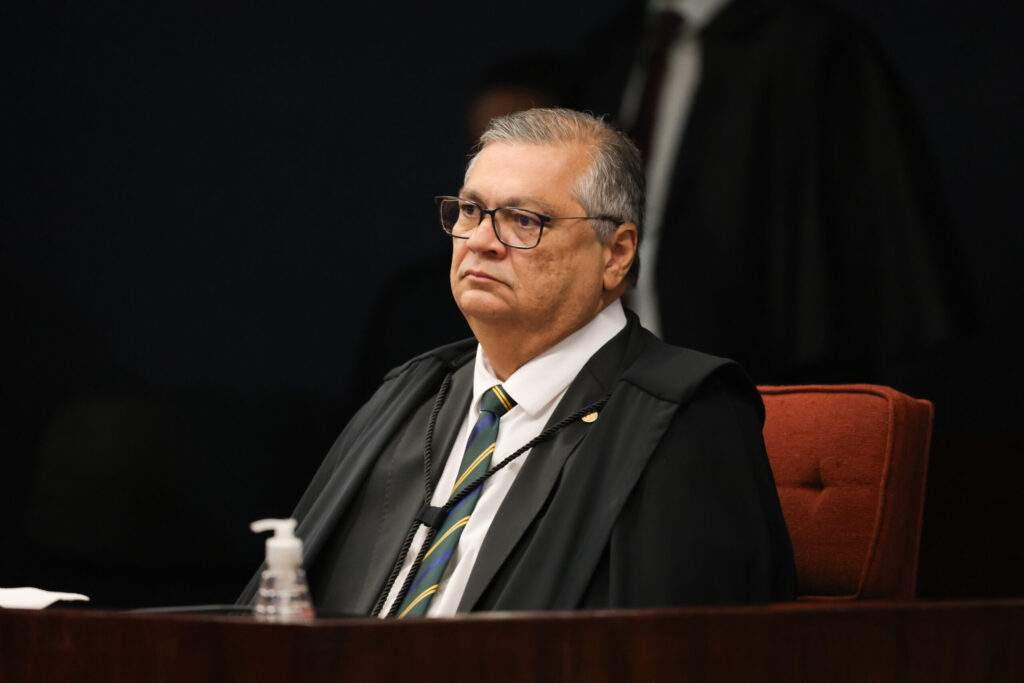 Moraes ordena operação contra jornalista que escreveu sobre Dino