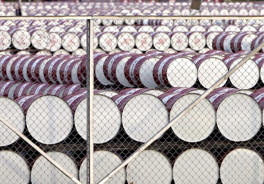 Preço do petróleo ultrapassa US$ 100 com guerra