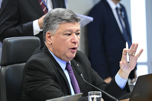 Viana quer ouvir Dino sobre decisão monocrática