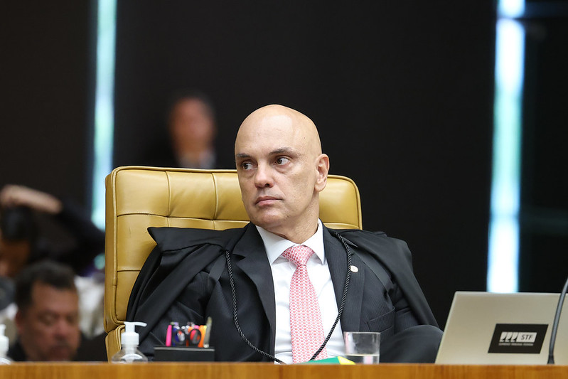 Moraes manda PGR analisar celulares de Wassef antes de arquivar inquérito das joias sauditas
