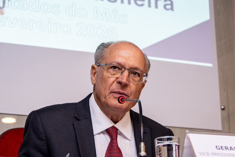 Distribuidoras pedem que Petrobras importe mais diesel, diz Alckmin