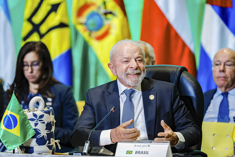 Lula tenta emplacar discurso “anticolonialista” para defender Cuba