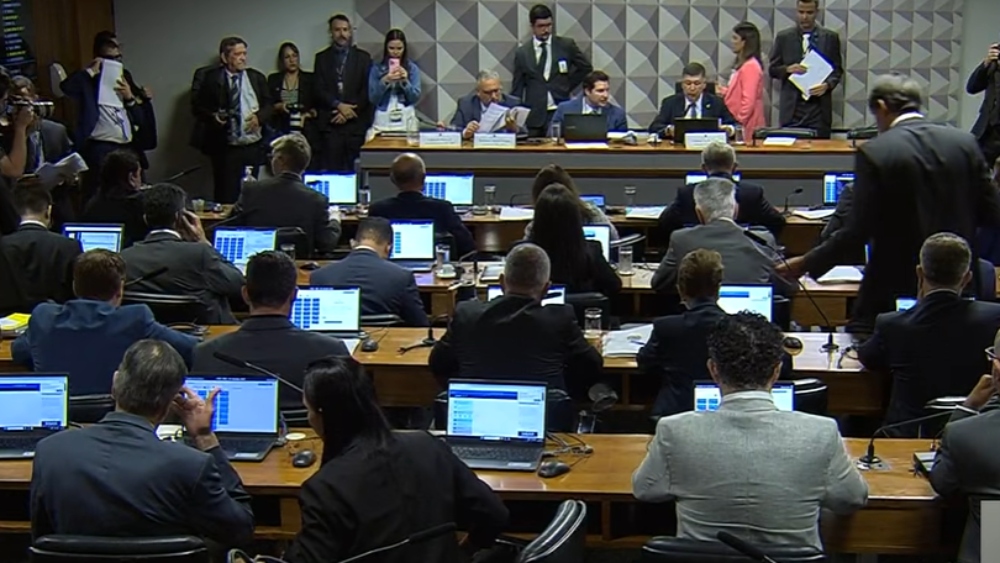 CPMI aprova convocações de cunhado de Vorcaro e rejeita de amiga de Lulinha
