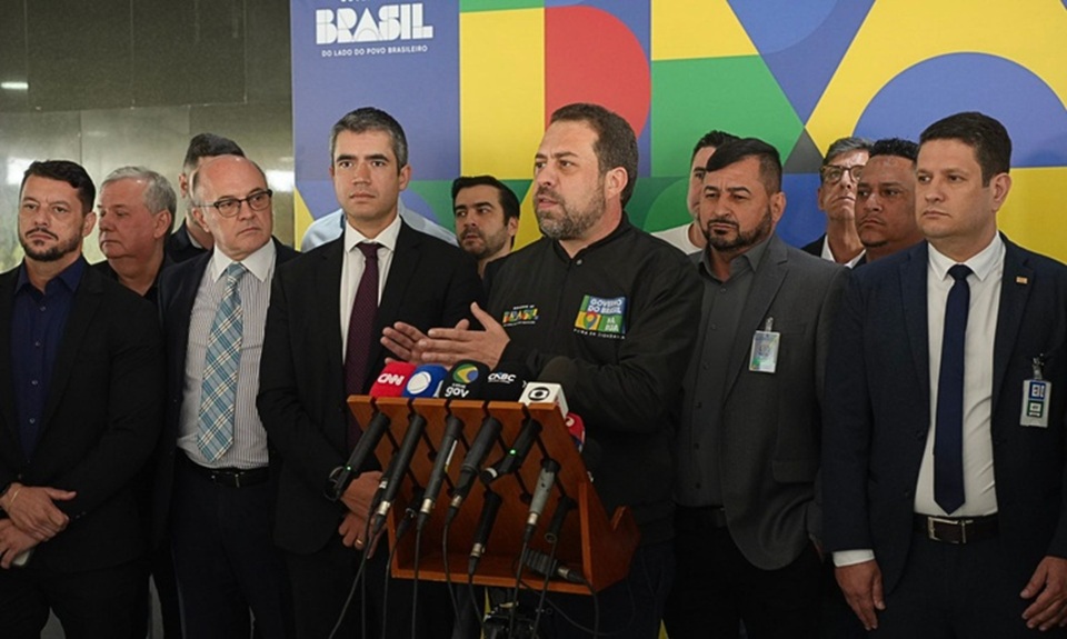 Após acenos do governo, caminhoneiros descartam greve