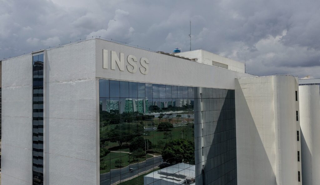 INSS suspende consignados do C6 Bank após CGU identificar cobranças indevidas