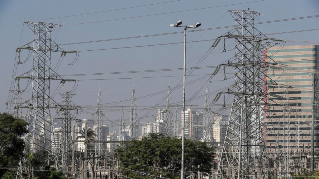 contas de luz em abril não terão cobrança extra, define Aneel