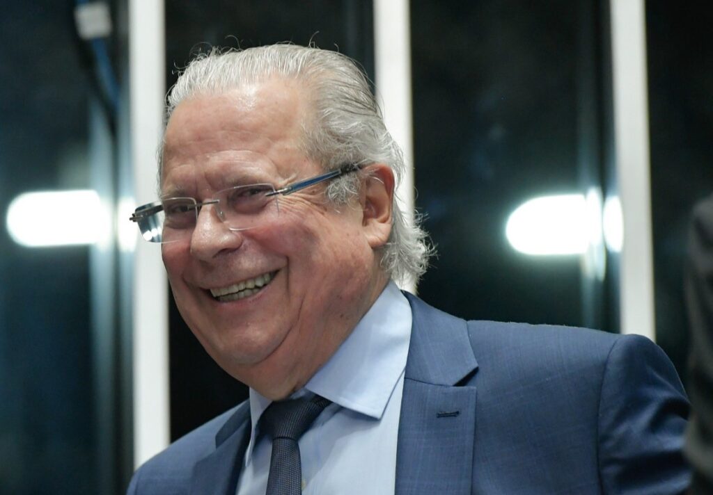 José Dirceu descarta “Lulinha paz e amor” e critica Flávio