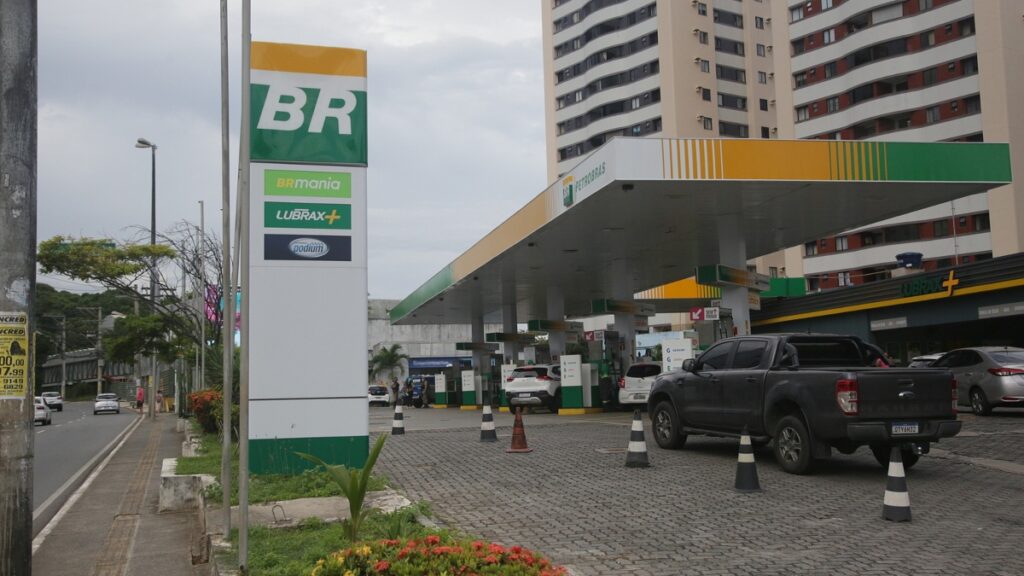 Governo autua Vibra, Ipiranga e Raízen por aumento dos combustíveis