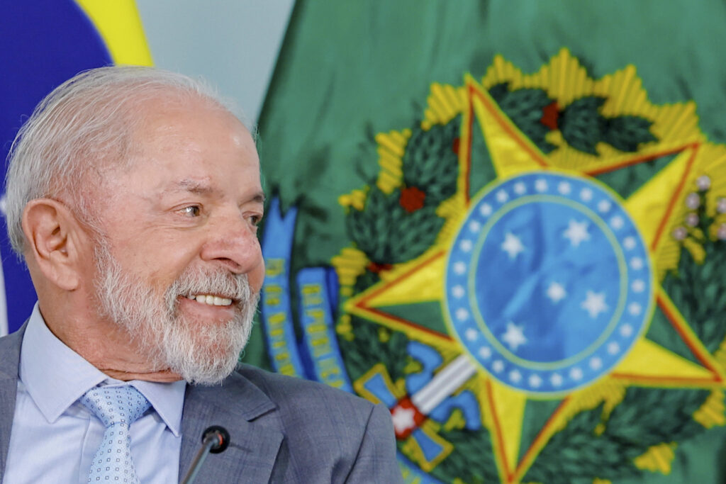 Dívidas e juros altos “comem” ganhos das famílias na gestão Lula