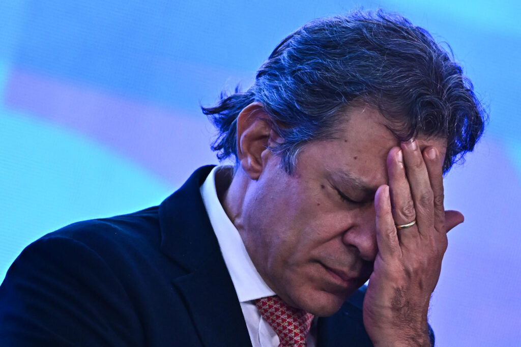 Governo falhou ao tentar estimular comércio nacional com “taxa das blusinhas”, indica estudo