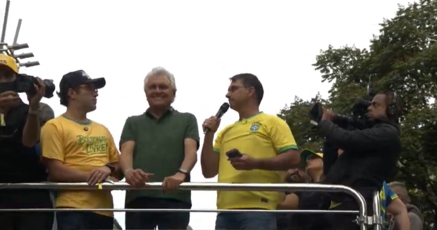 Visão sobre ativismo judicial separa Flávio Bolsonaro de Caiado