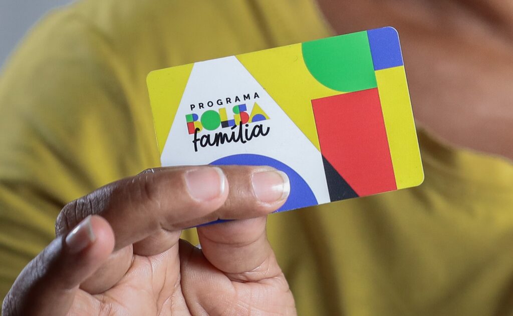 Nove estados têm mais beneficiários do Bolsa Família do que CLTs