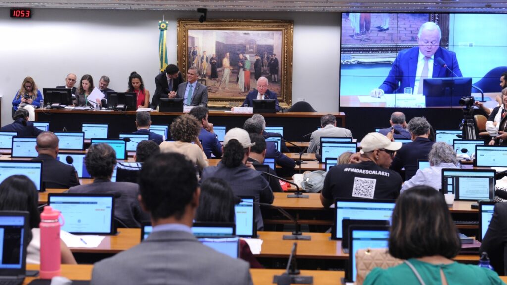 Oposição ao governo Lula pede mais tempo e adia votação do fim da escala 6×1