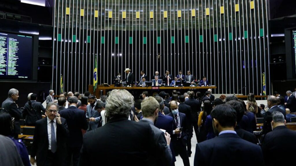De olho na eleição, janela partidária faz rearranjos no Congresso