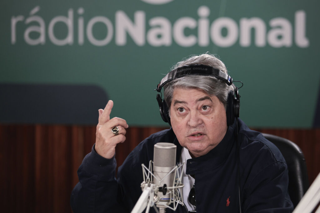 Datena reclama ao vivo de baixa audiência na Rádio Nacional