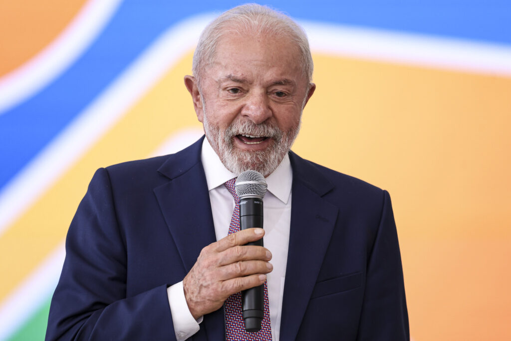 De olho na eleição, Lula avalia liberar FGTS para reduzir dívidas dos brasileiros