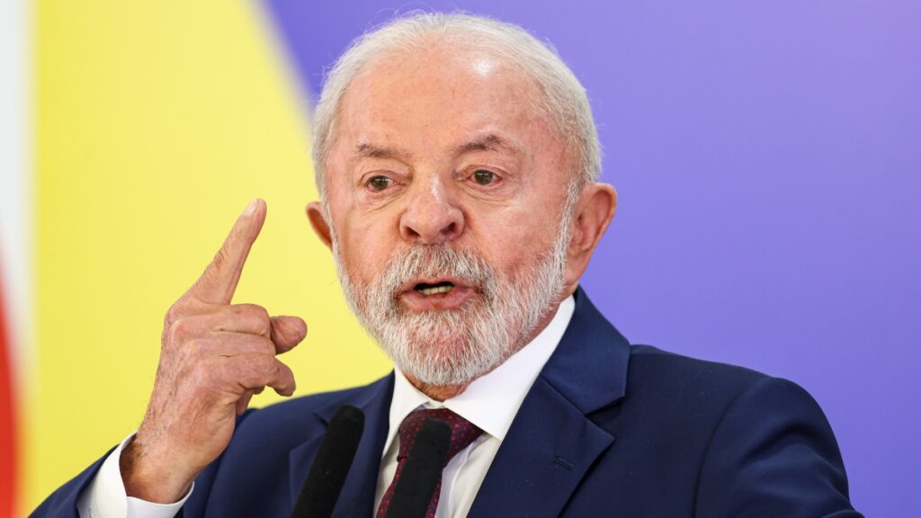 Lula cogita expulsar agentes dos EUA após ordem de saída de delegado da PF