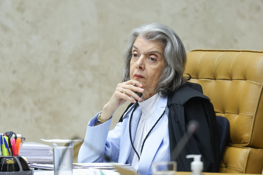 Cármen Lúcia admite grave crise no Judiciário brasileiro