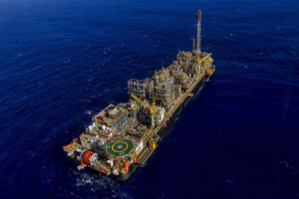 Justiça libera cobrança de imposto de 12% sobre exportação de petróleo