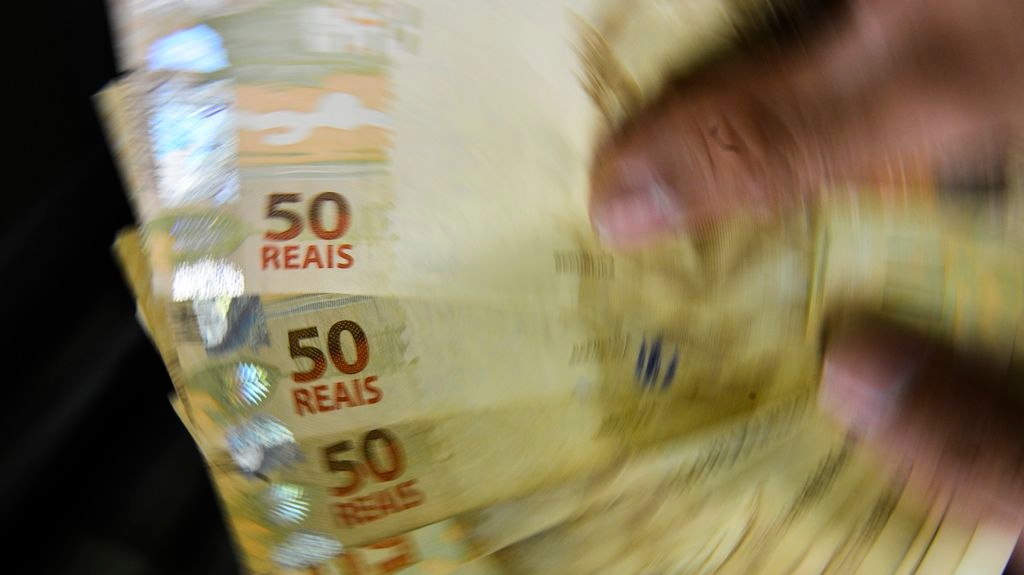 Taxa de juros pode continuar a cair? Assista à análise