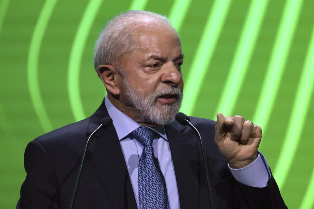 Lula silencia sobre derrotas e libera R$ 21 bilhões em crédito para caminhoneiros
